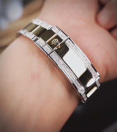 Rolex Submariner Date 41 mm - Acero Oystersteel y oro amarillo - Bisel personalizado con diamantes engastados y piedras preciosas azules